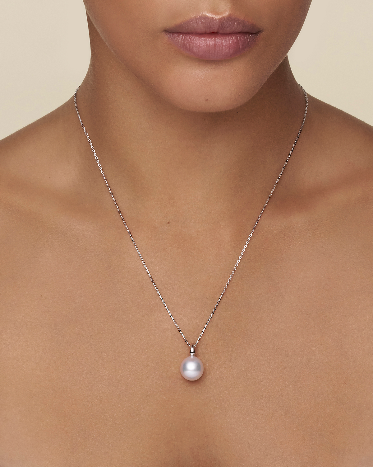 Bianca Pearl Pendant 12 Oval Pearl and white gold on body c19p35wpo12