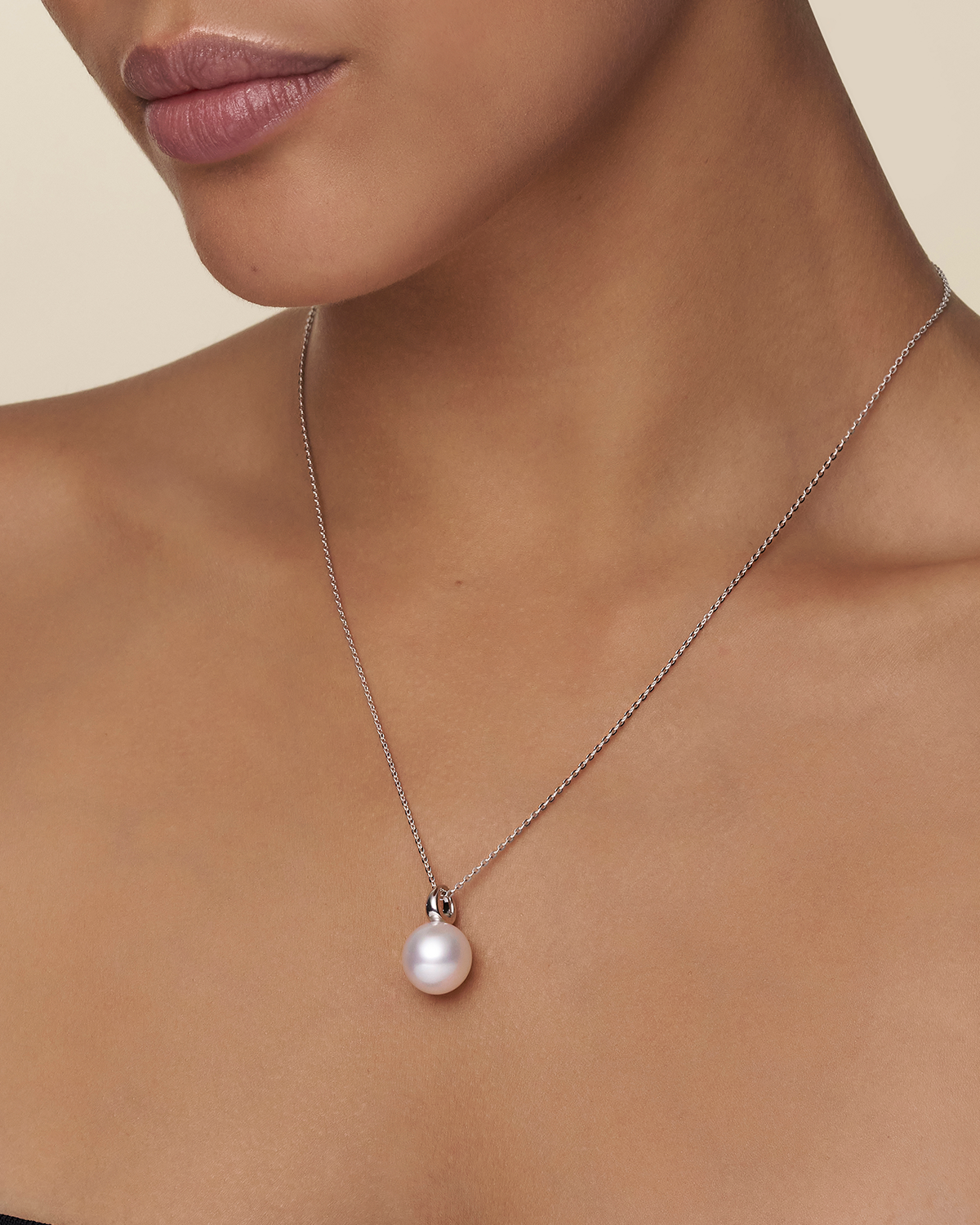 Bianca Pearl Pendant 13 Oval Pearl and white gold on body c19p36wpo13