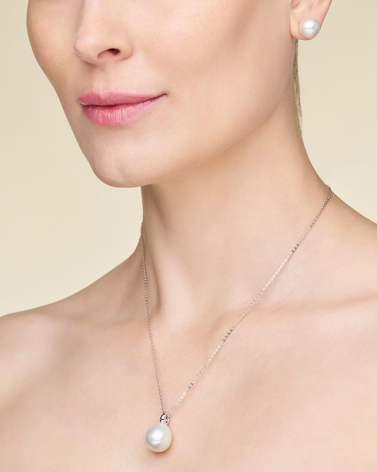 Bianca Pearl Pendant | 14mm Oval Pearl and White Gold