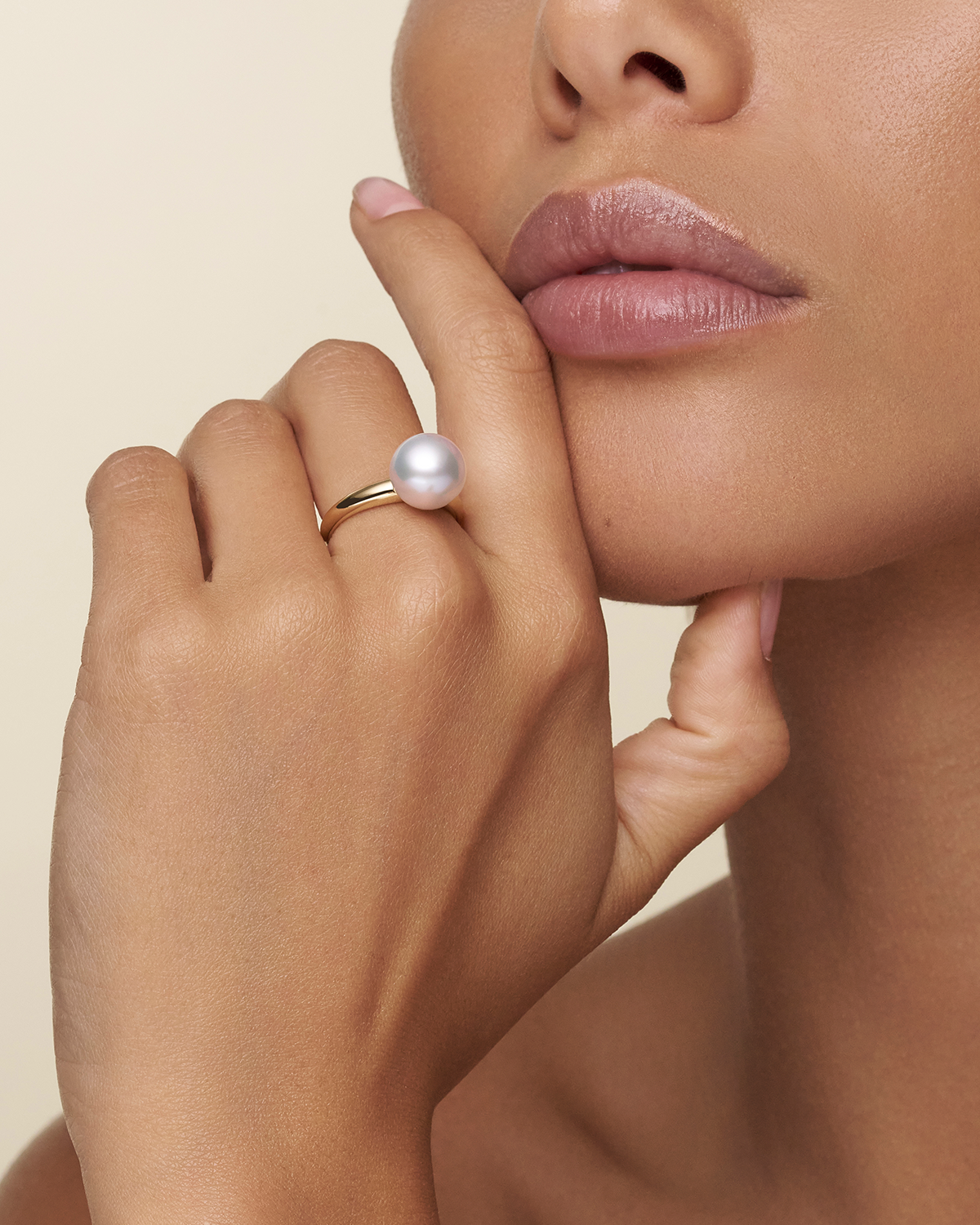 Bianca Pearl Ring in Yellow Gold on body DC25R35YPS10