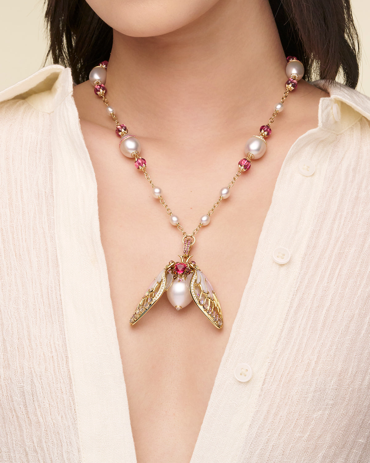 Blushing Cicada Collier On Body G25N05YPD17