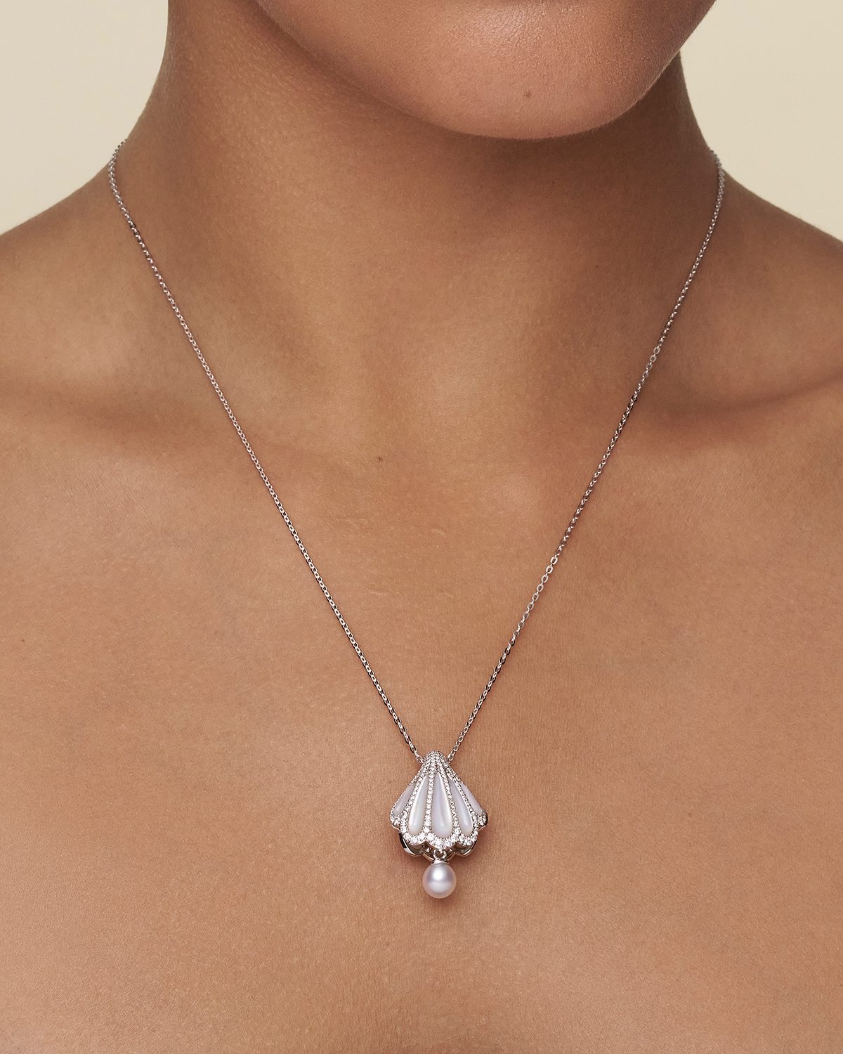 Clam Shell Diamond Pearl Pendant white gold on body X17P11WKQ06