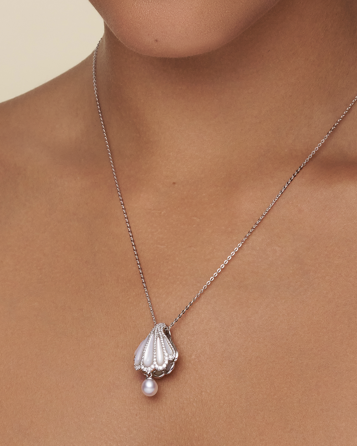 Clam Shell Diamond Pearl Pendant white gold on body X17P11WKQ06