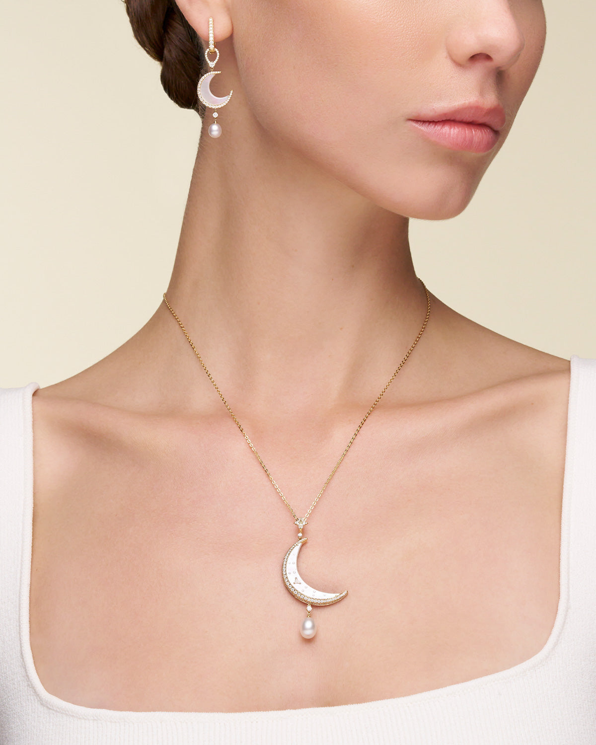 Crescent Moon Pearl Pendant YG On Body F23P20YKQ07 Earrings DF23AE01Y05Y SKU F23AE01YKQ05 C16E05Y
