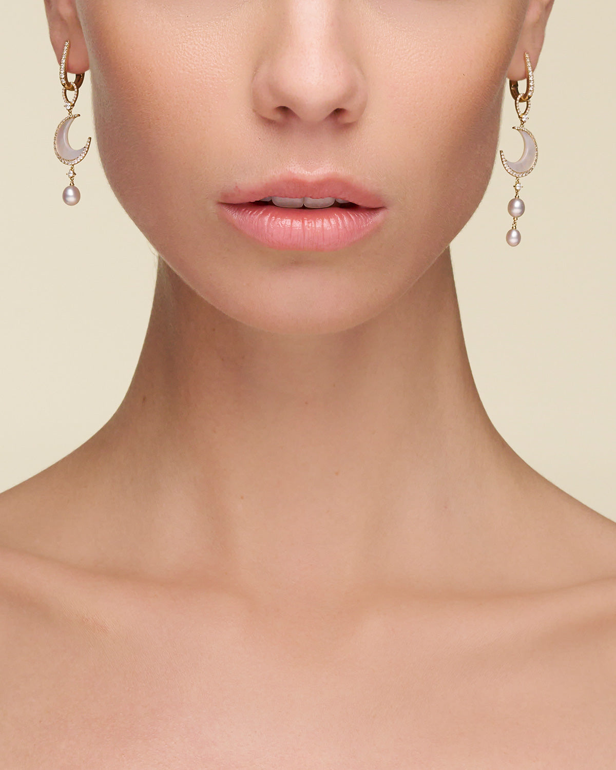 Diamond Crescent Moon Earrings YG On Body DF23AE01Y05Y SKU F23AE01YKQ05 C16E05Y