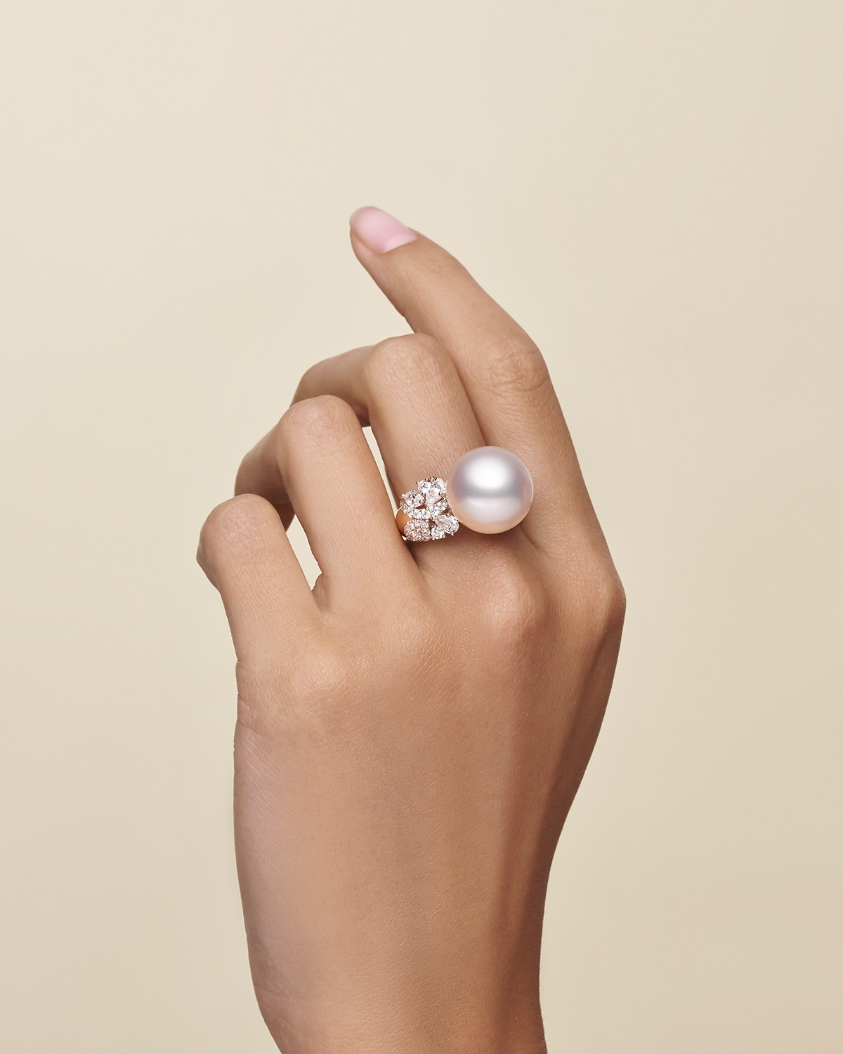 Diamond Dragonfly Pearl Ring white gold on body X10R02PPR1552