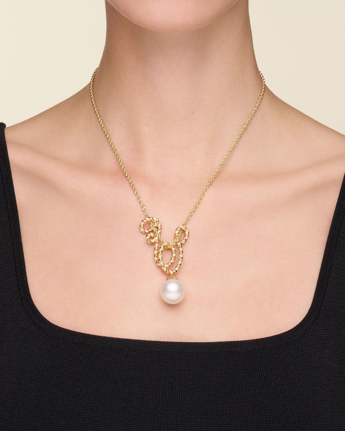 Diamond Entwined Rope Pearl Pendant YG On Body D21P44YPS16