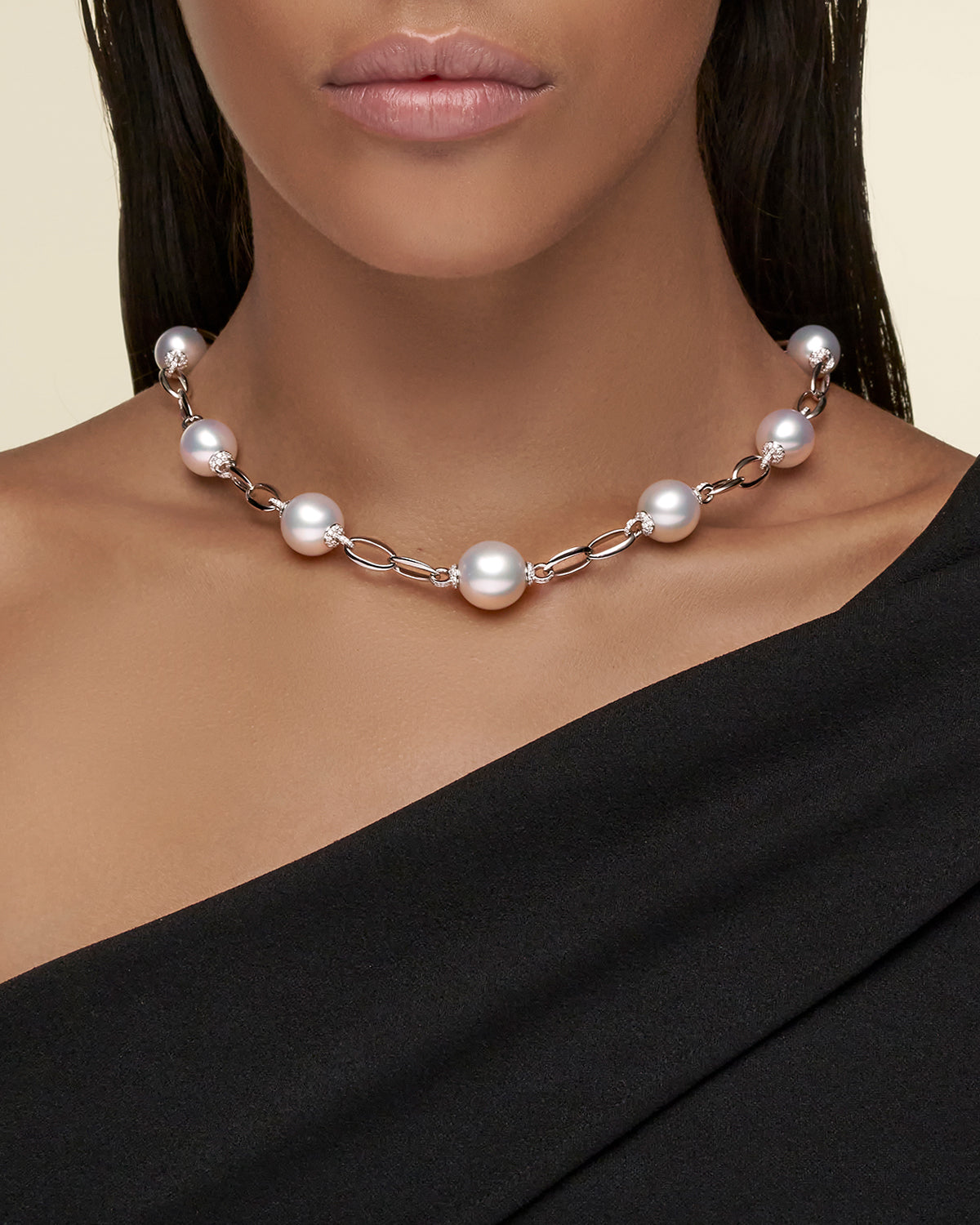 Diamond Keel Edge Pearl Necklace On Body R11N14WPO12