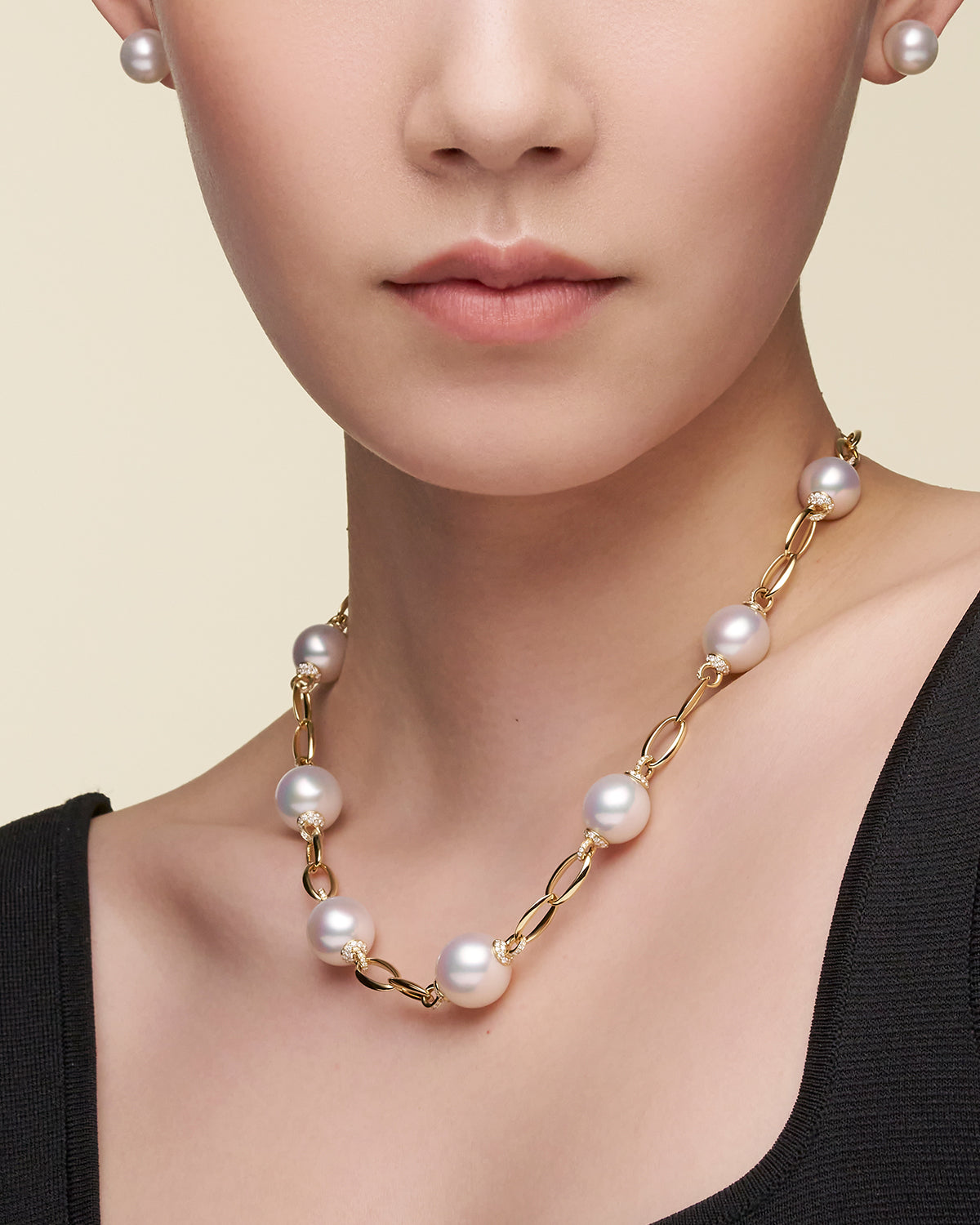 Diamond Keel Edge Pearl Necklace On Body R11N14YPO12 Earrings C00E40YPR09