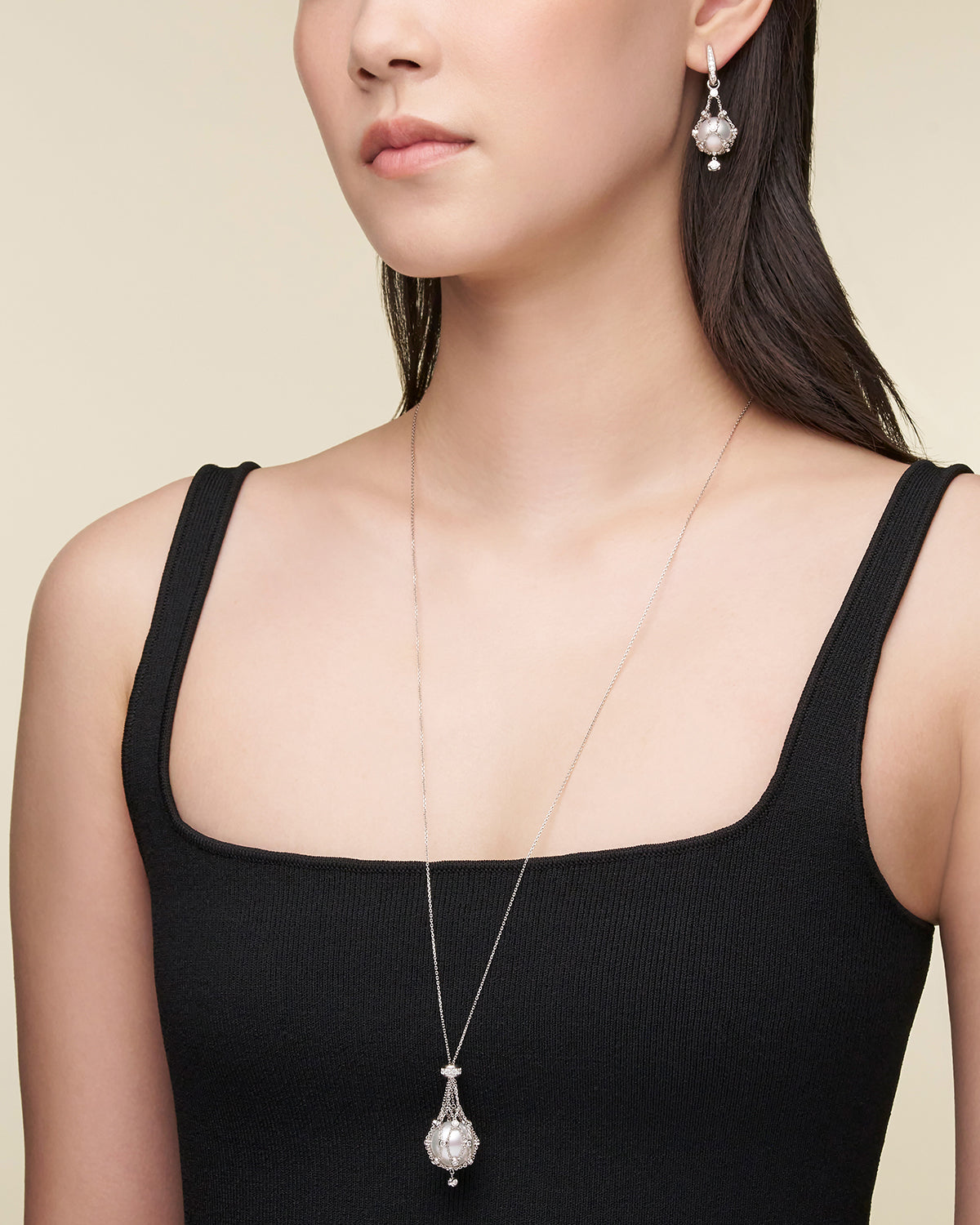 Paspaley-Diamond-Lavalier-Pearl-Earrings-On-Body-DH14E21wPB12-SKU-H14E21W-H14Q02PB12 Necklace dh17n17wpb15