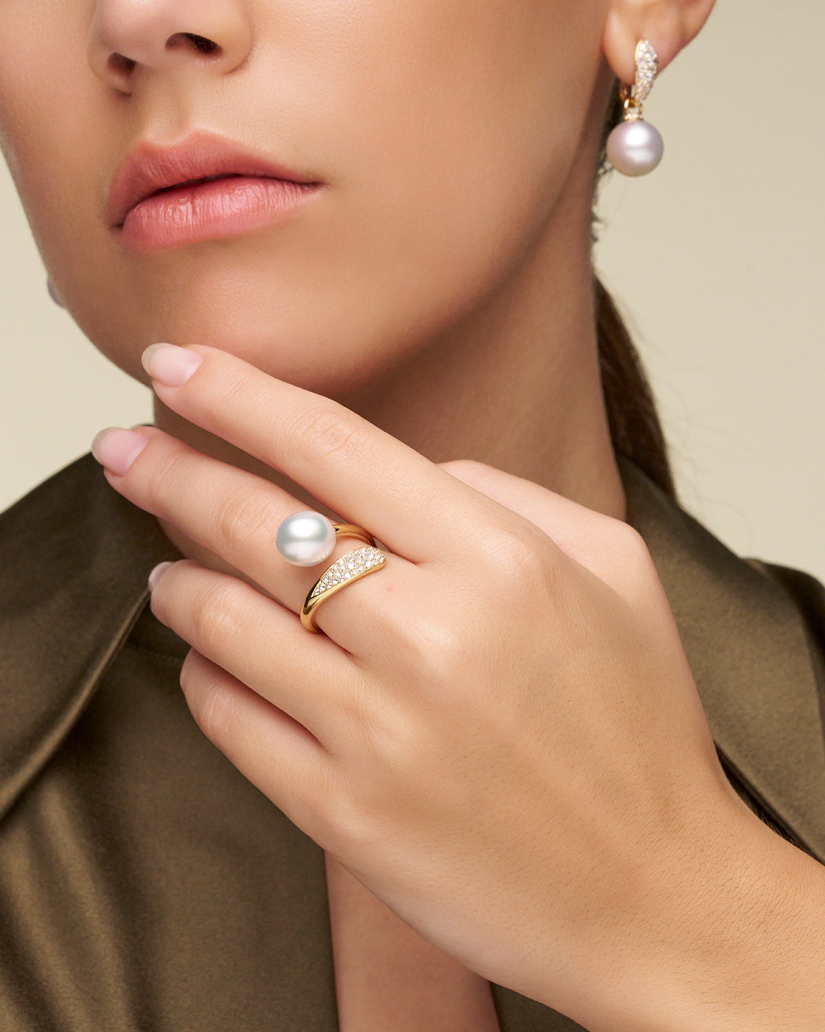 Diamond-Touchstone-Pearls-My-Way-Earrings-On-Body-DYPR12C16E10Y-SKU-C16E10Y-C16AE03YPR12-Diamond-Touchstone-Pearl-Ring-On-Body-dv16r01ypo09-SKU-V16R01YPO0952