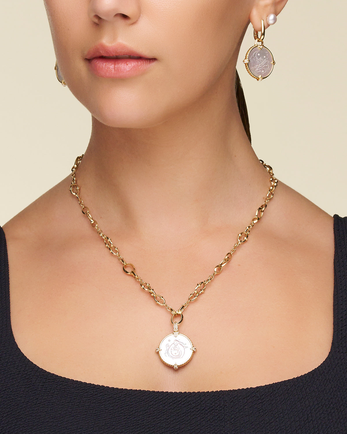 Dive Chain Necklace On Body D21N01Y Petite Mermaid Coin Charm On Body D21A01Y Coin Charm Earrings DD21A01E02Y