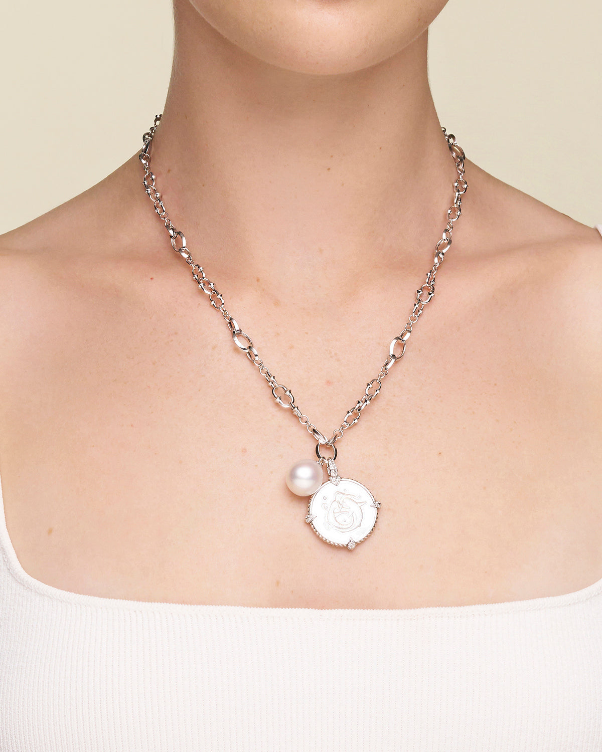 Dive Chain Pearl Charm Necklace On Body DD25N01WPO13 Mermaid Coin Charm On Body D21A07W