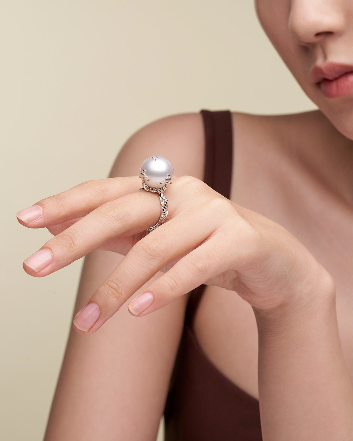 Full-Moon-Pearl-Ring-On-Body-F23R50WPR1652