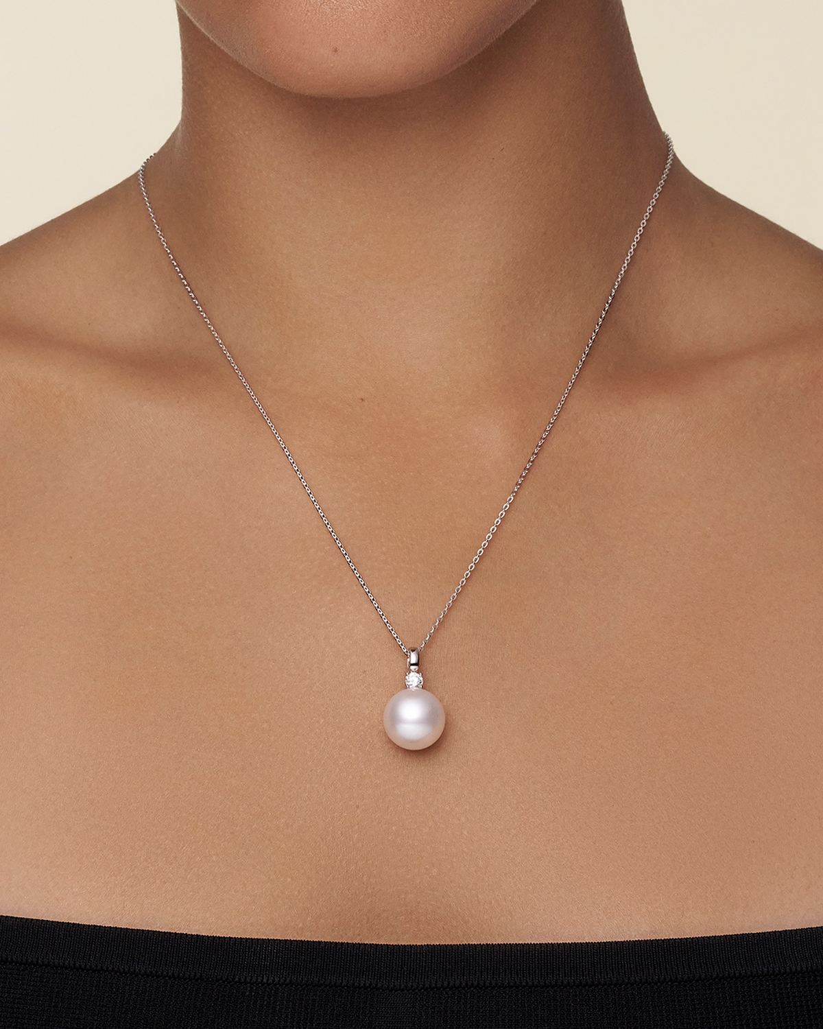 Grace Pearl Pendant 14 Round Pearl Diamond and White Gold on body c00p28wpr14