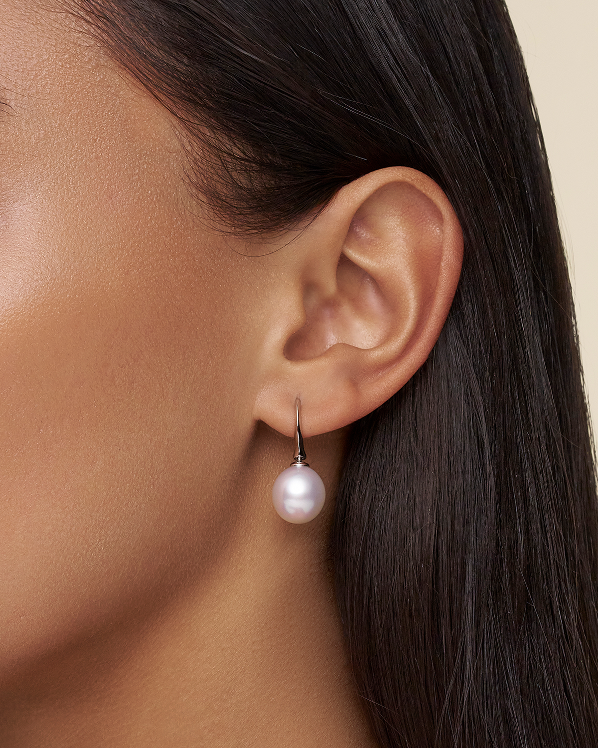 Keel Edge Pearl Earrings 11 Oval Pearls and White Gold on body c18e42wpo11