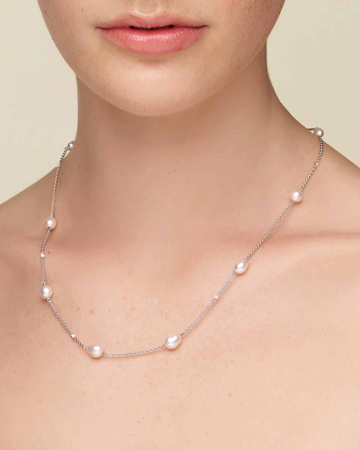 Keshi Pearl Short Chain Necklace On Body X17C11WKQ05