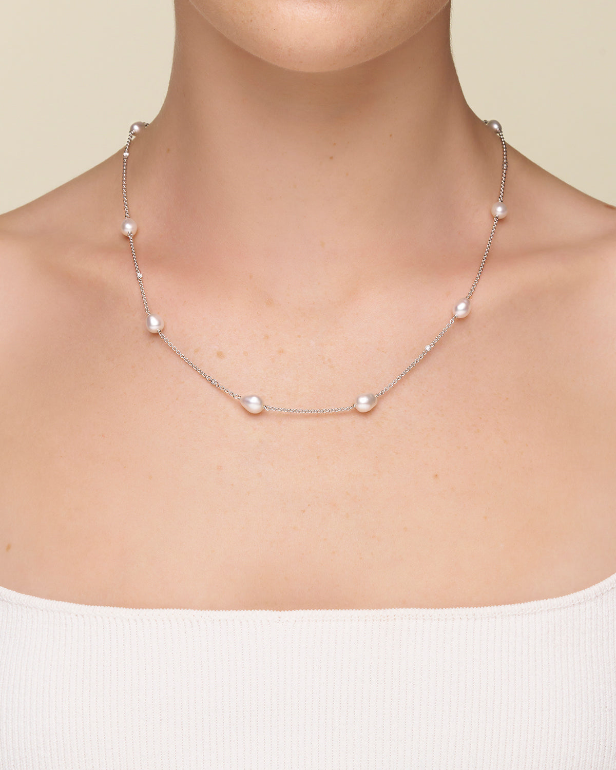 Keshi Pearl Short Chain Necklace On Body X17C11WKQ05