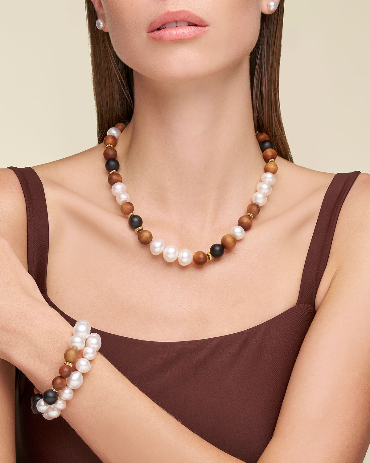 Kimberley Golden Dusk Pearl Choker Necklace On Body CSRC31DMX Kimberley Golden Dusk Pearl Bracelet On Body CSRB31DMX Strand Bracelet SBDELF002 Studs C00E40YKQ08