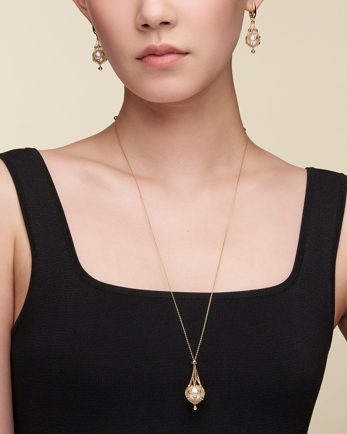 Lavalier-Pearl-Necklace-On-Body-dh13n01ypb15-H13N01Y83-H13Q01PB15 Earrings-dh14e20Ypb12-SKU-H14E20Y-H14Q02PB12