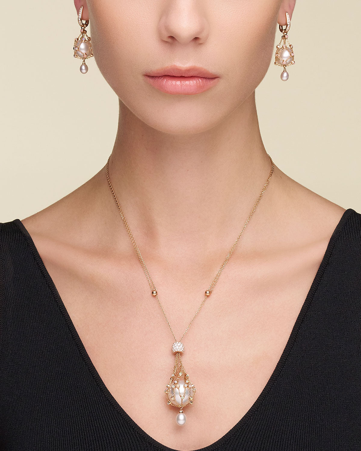 Opal Lavalier Pearl Necklace On Body DH15N30RH SKU H15N30RKQ08 H18Q01PR15 Opal Lavalier Pearl Earrings On Body DH15E30RPR SKU H15E30RKQ05 H18Q02PR12