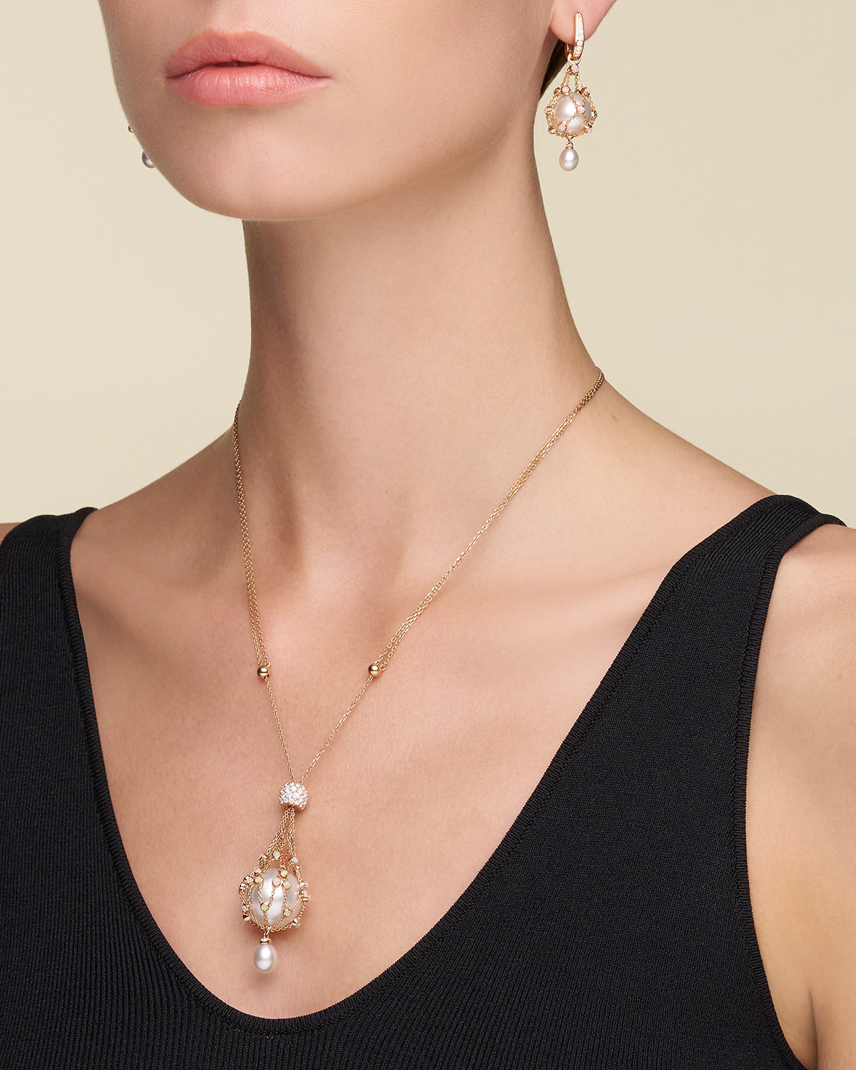 Opal Lavalier Pearl Necklace On Body DH15N30RH SKU H15N30RKQ08 H18Q01PR15 Opal Lavalier Pearl Earrings On Body DH15E30RPR SKU H15E30RKQ05 H18Q02PR12