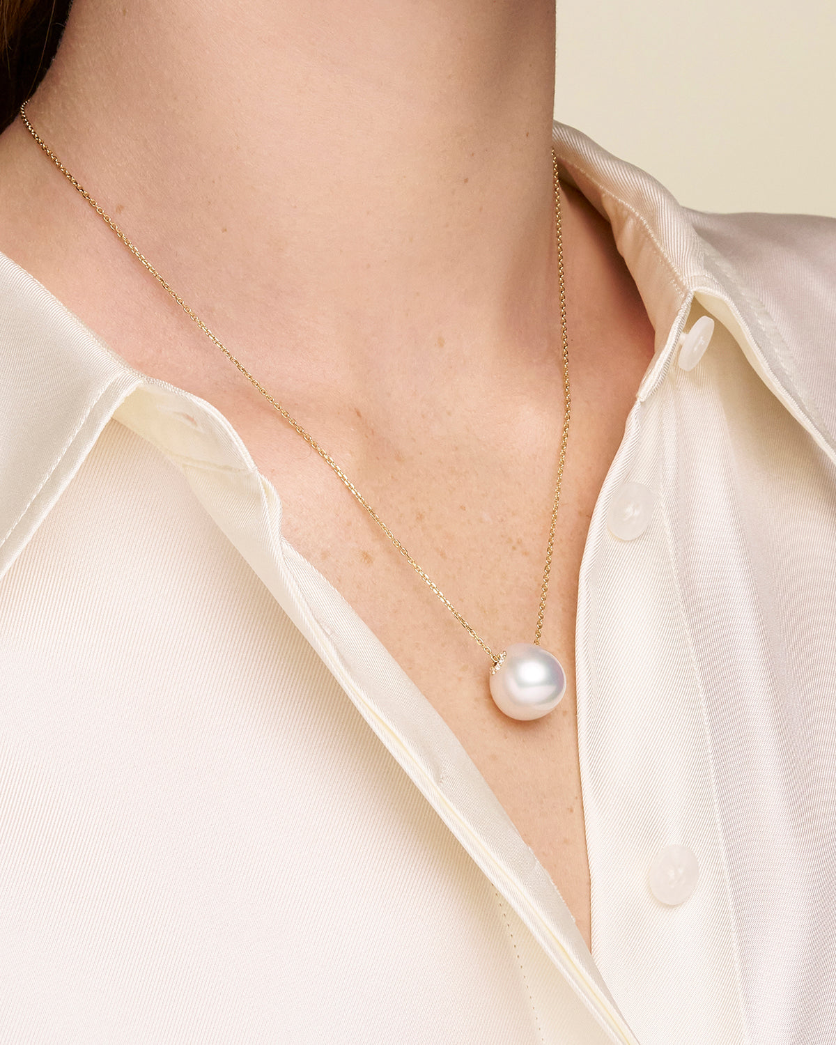 Palais Pearl Necklace On Body C00N14YPT14