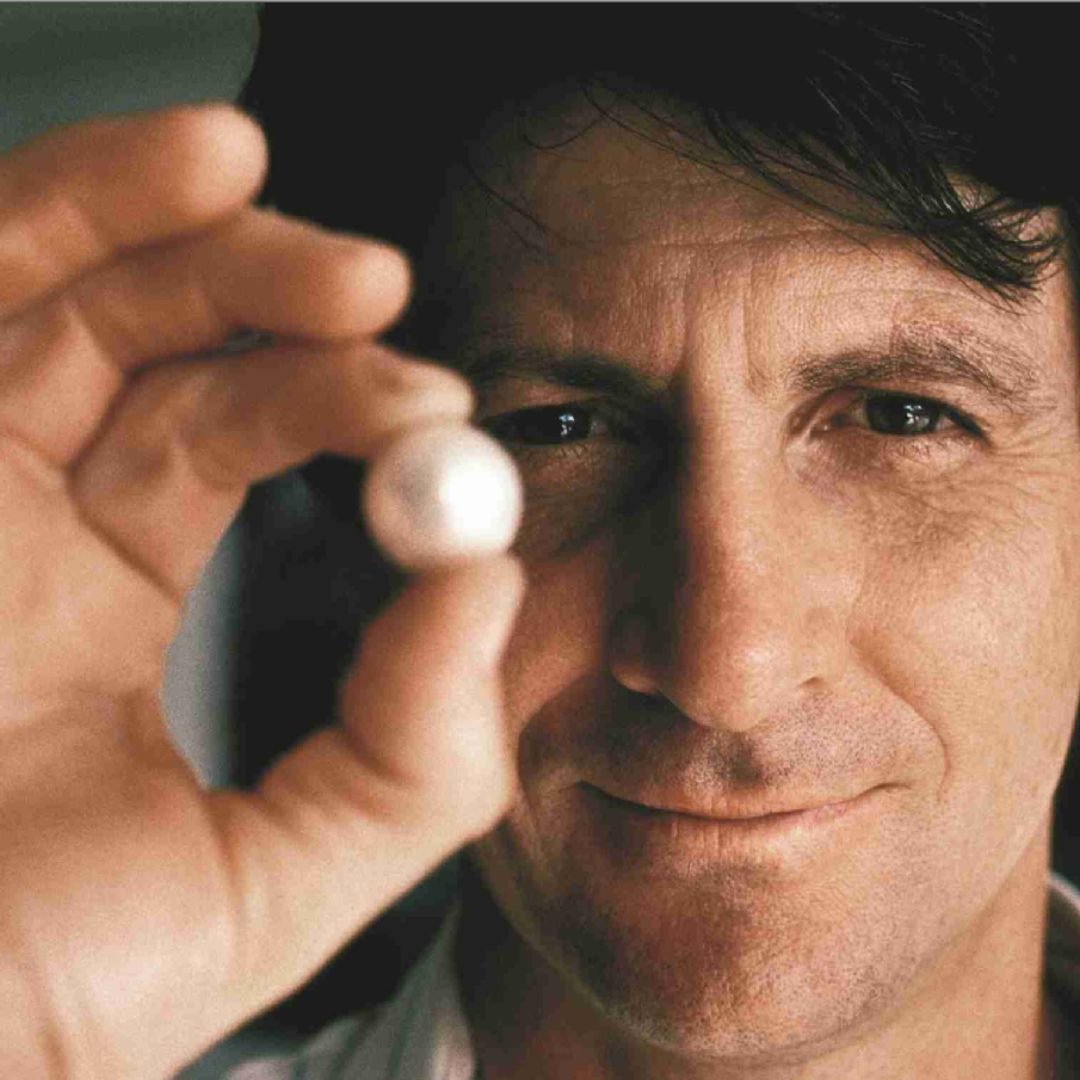 Nicholas Paspaley AC with the Paspaley Pearl circa 2003