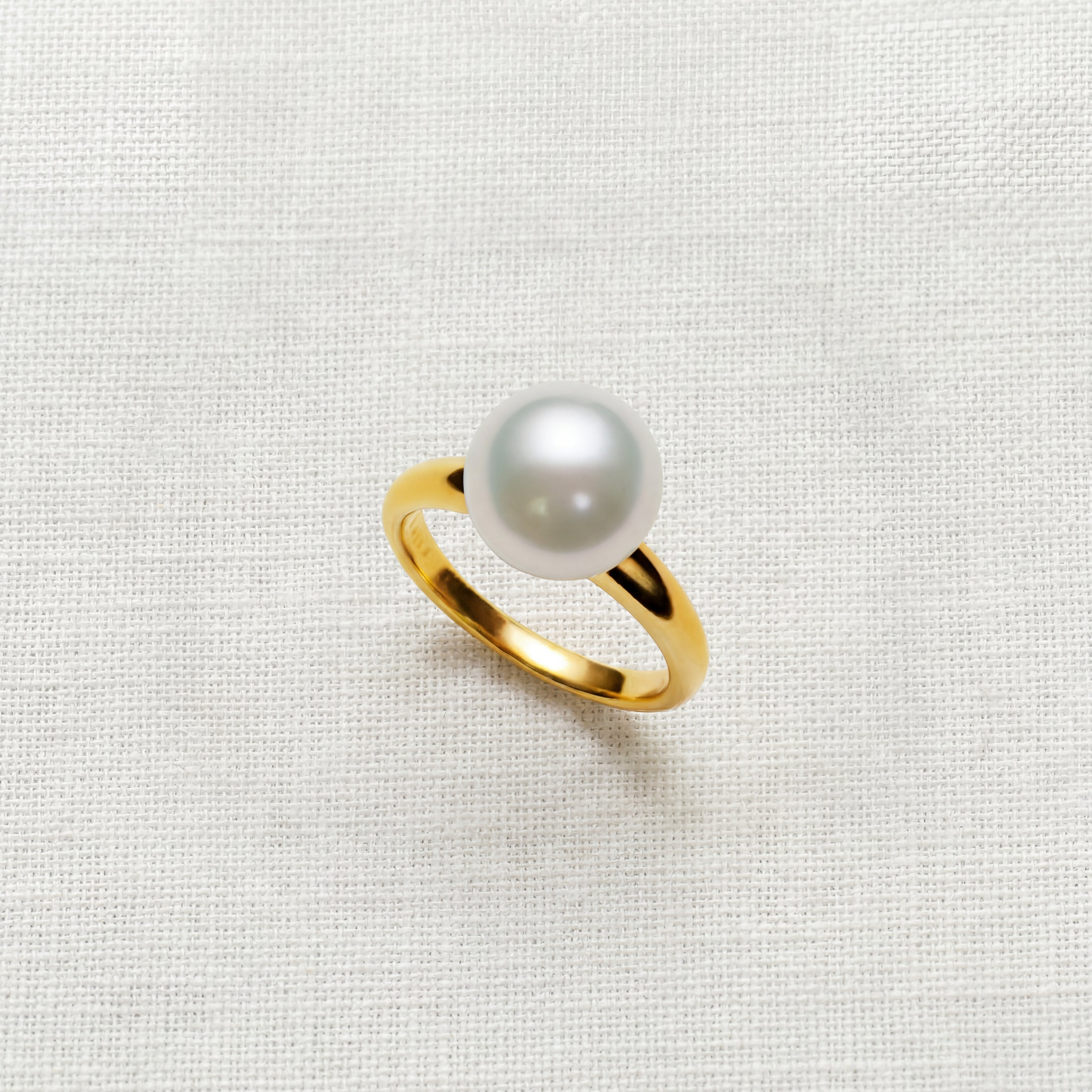 Bianca Pearl Ring Overlay Background