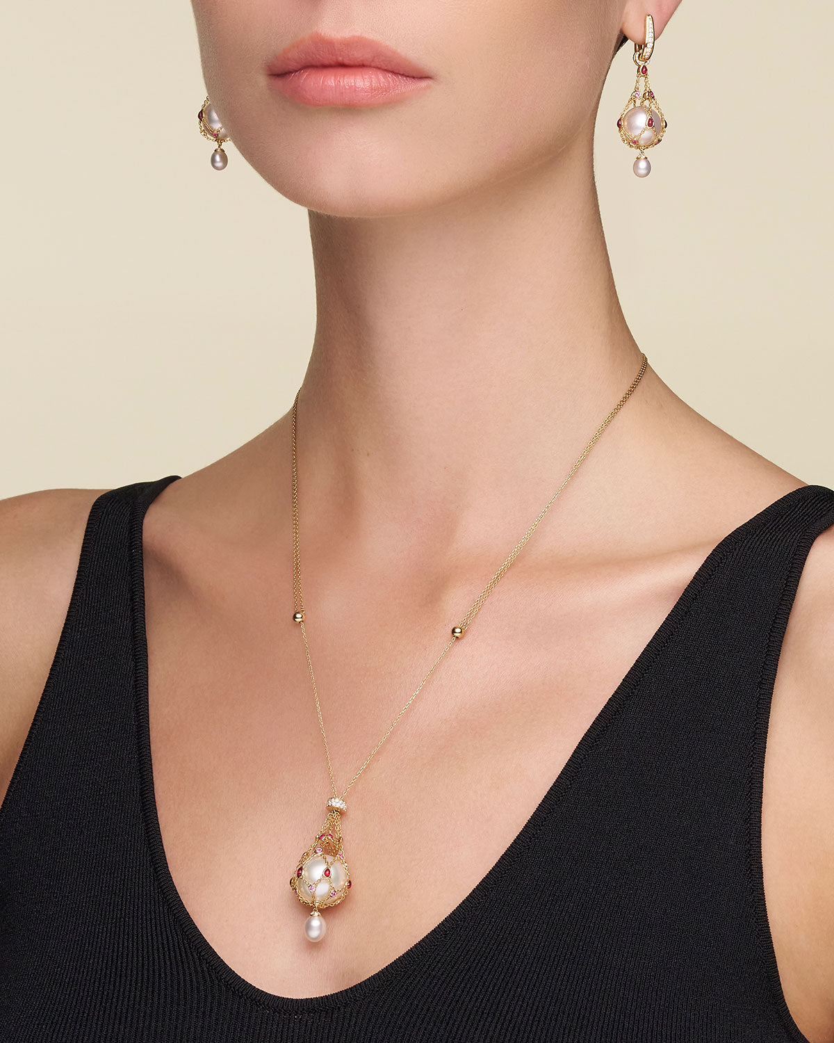 Ruby Lavalier Pearl Necklace On Body dh20n23ypb15 SKU H20N23YKQ06 H13Q01PB15 Ruby Lavalier Pearl Earrings On Body dh20e23ypb12 SKU H20E23YKQ05 H14Q02PB12