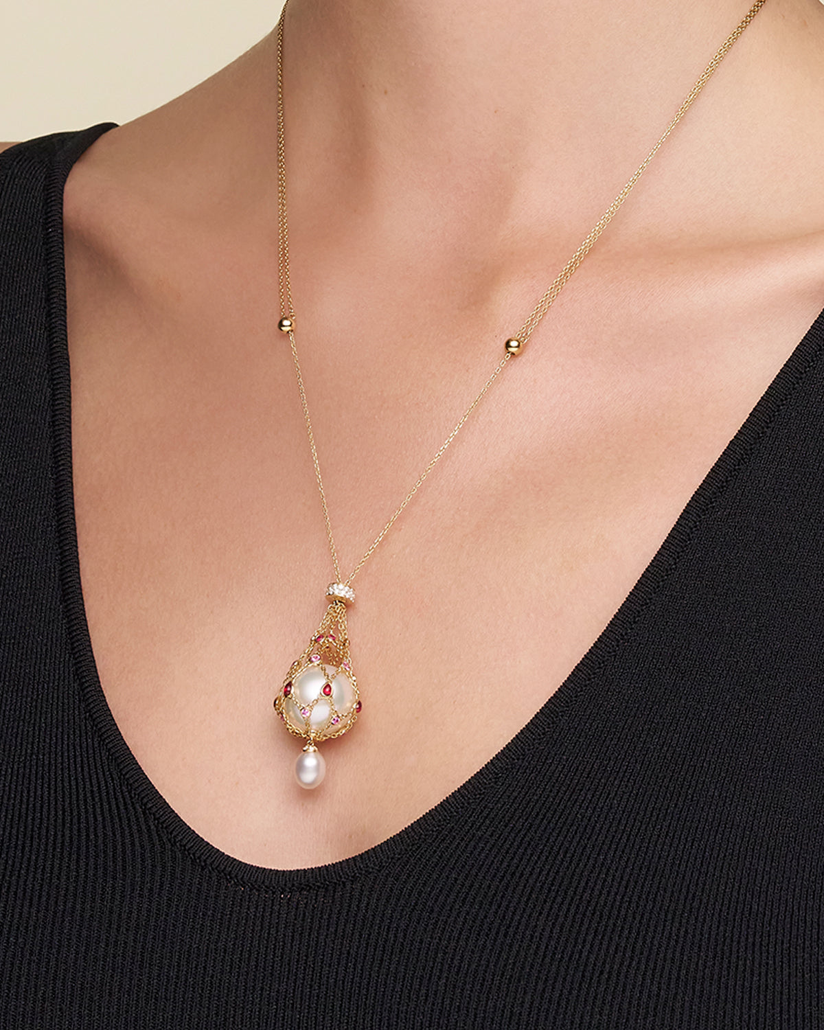 Ruby Lavalier Pearl Necklace On Body dh20n23ypb15 SKU H20N23YKQ06 H13Q01PB15