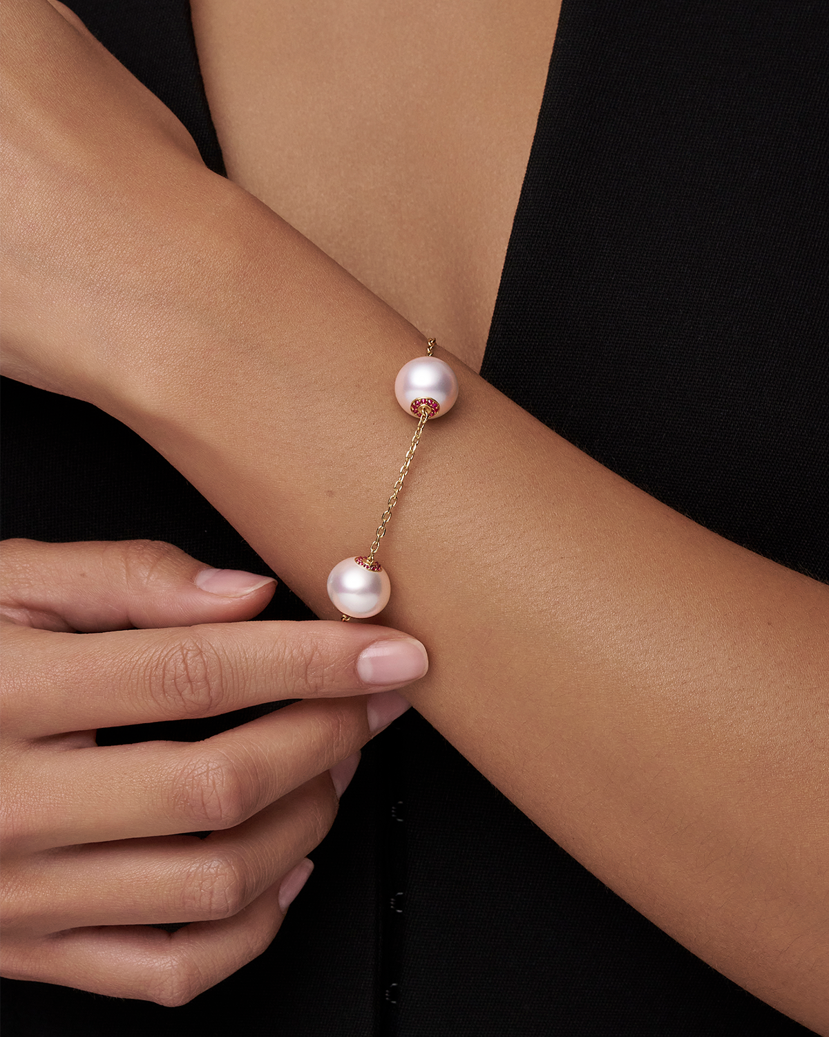 Ruby Touchstone Pearl Bracelet 12 Button Pearls Rubies and yellow gold on body v14b02ypb12