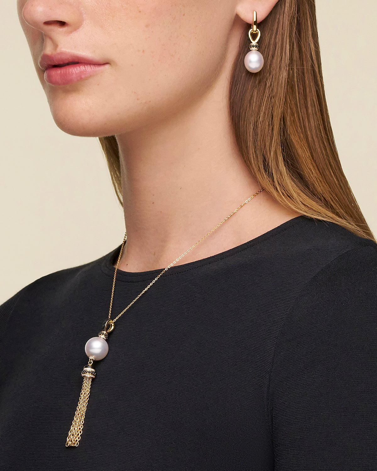 ChatGPT said:
Tassel Pearl Pendant On Body D21P11YPS14 Thimble Drop Pearl Earrings On Body DD21A10E02Y SKU C16E02Y D21AE10YPD12