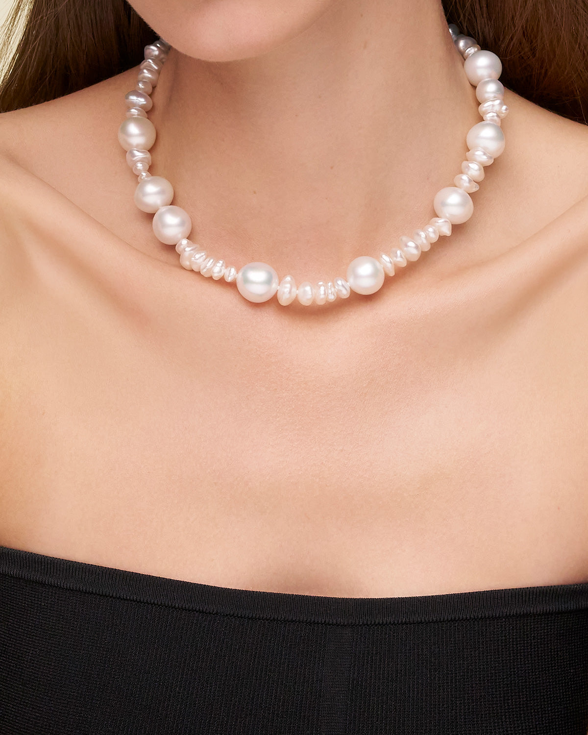 Wild Pearl Strand Necklace On Body SCE22MIX03