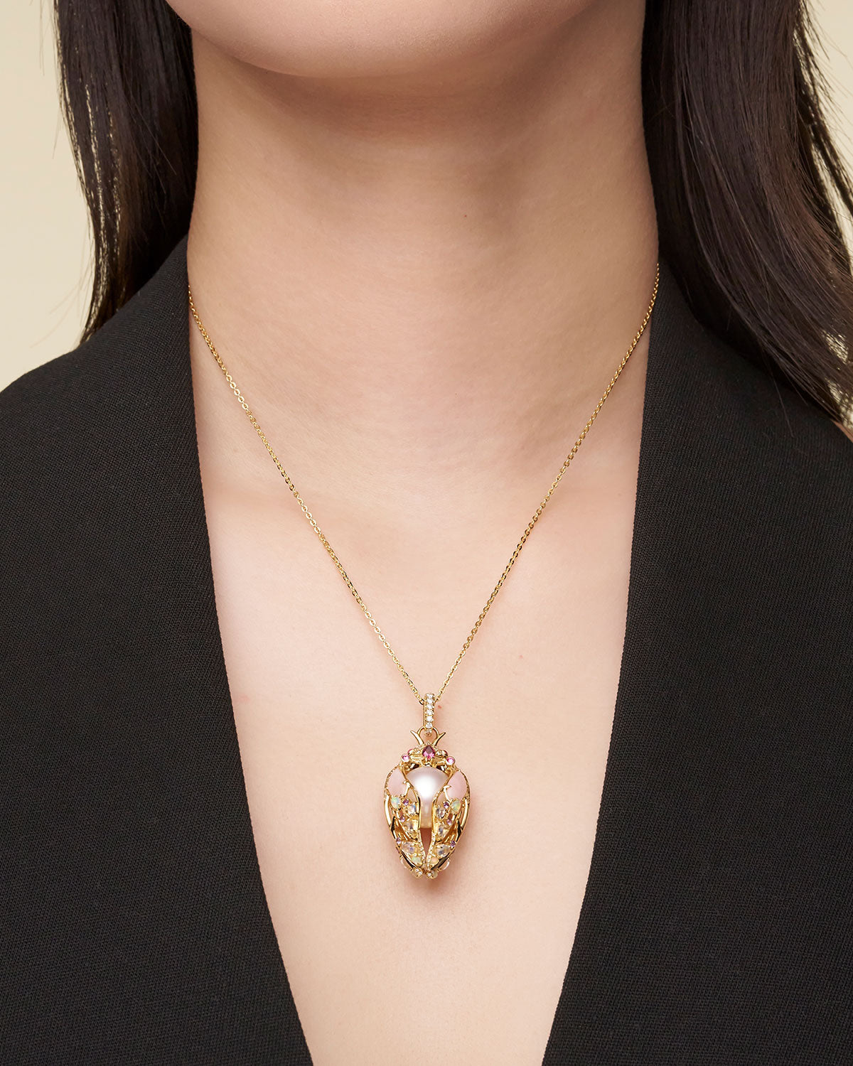 Blushing Cicada Pearl Pendant YG On Body G25P01YPO11