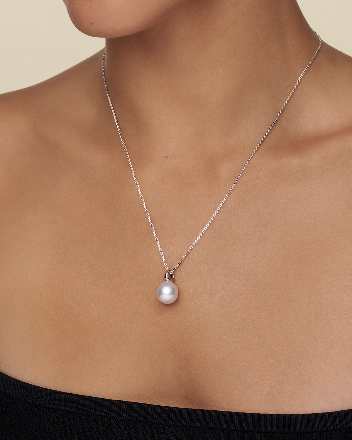 Bianca Pearl Pendant 12 Oval Pearl and white gold on body c19p35wpo12