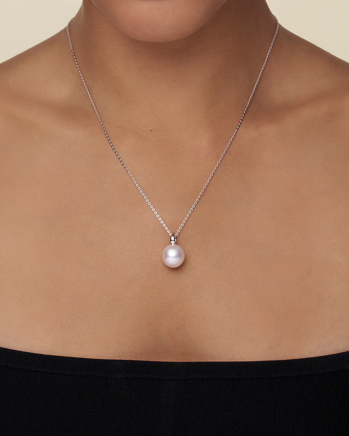Bianca Pearl Pendant 13 Oval Pearl and white gold on body c19p36wpo13
