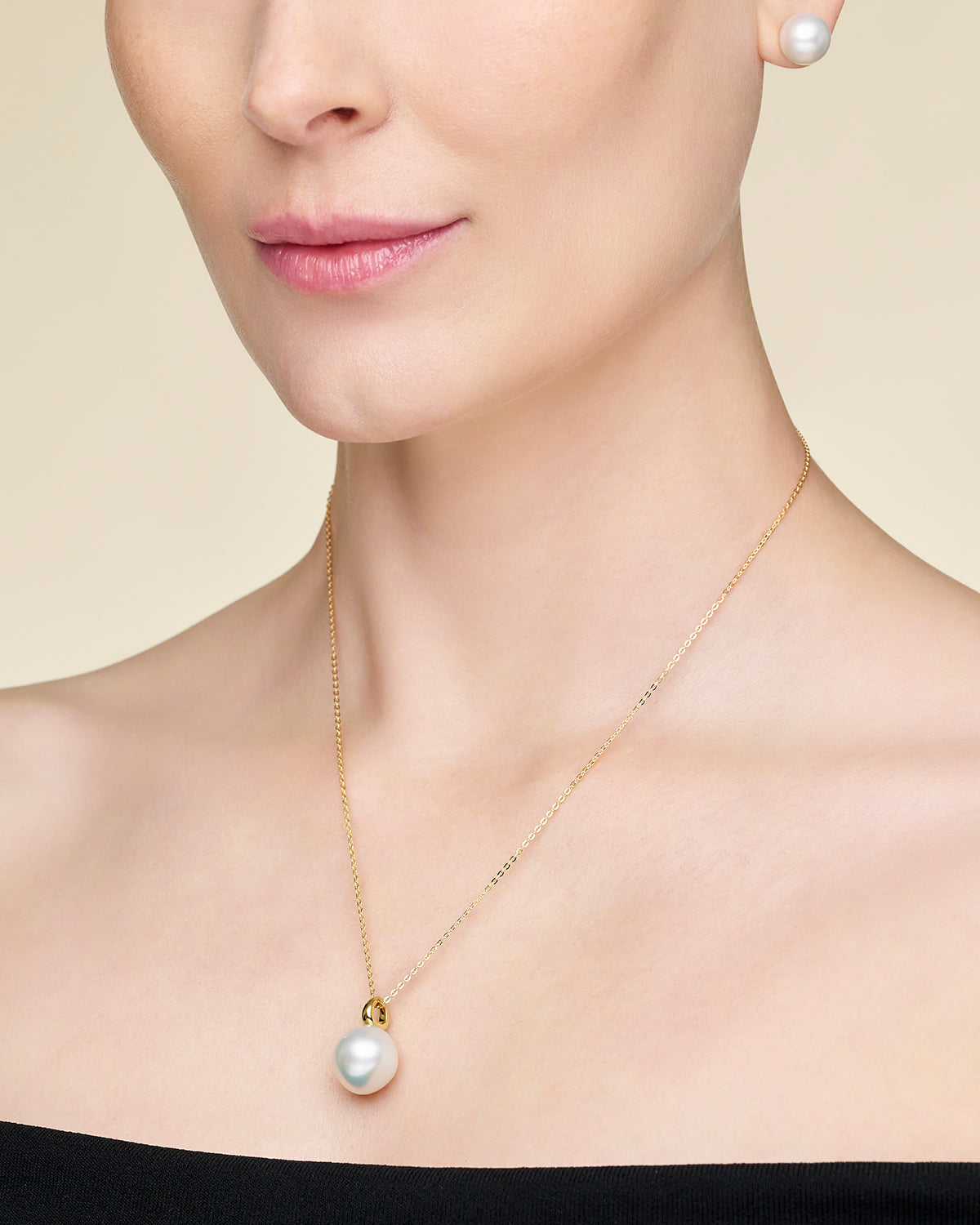 Bianca Pearl Pendant | 14mm Oval Pearl and Yellow Gold