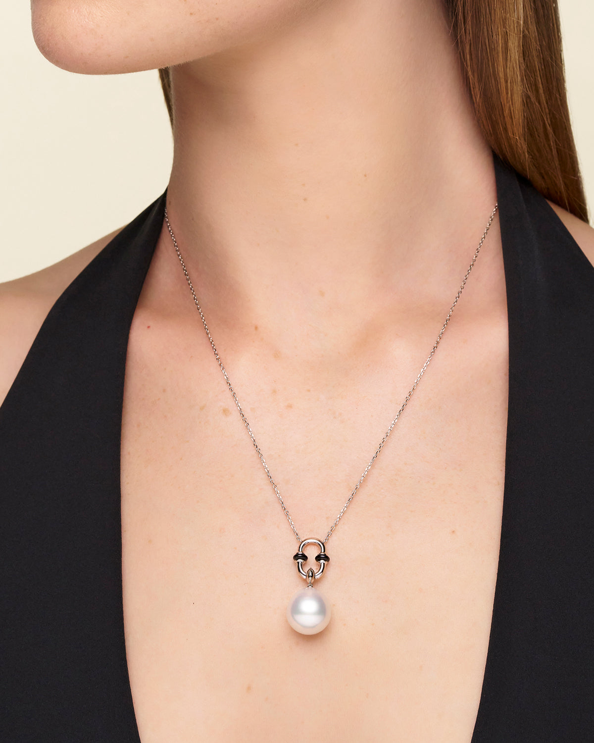 Black Spinel Anchor Link Pearl Necklet On Body D24N62WPO13