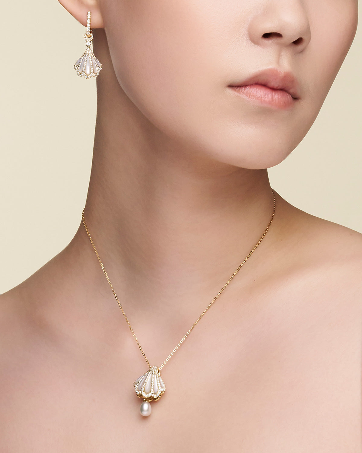 Clam Shell Diamond Pearl Pendant On Body X17P11YKQ06 Earrings DC16E05X17AE11YG SKU C16E05Y X17AE11YKQ05