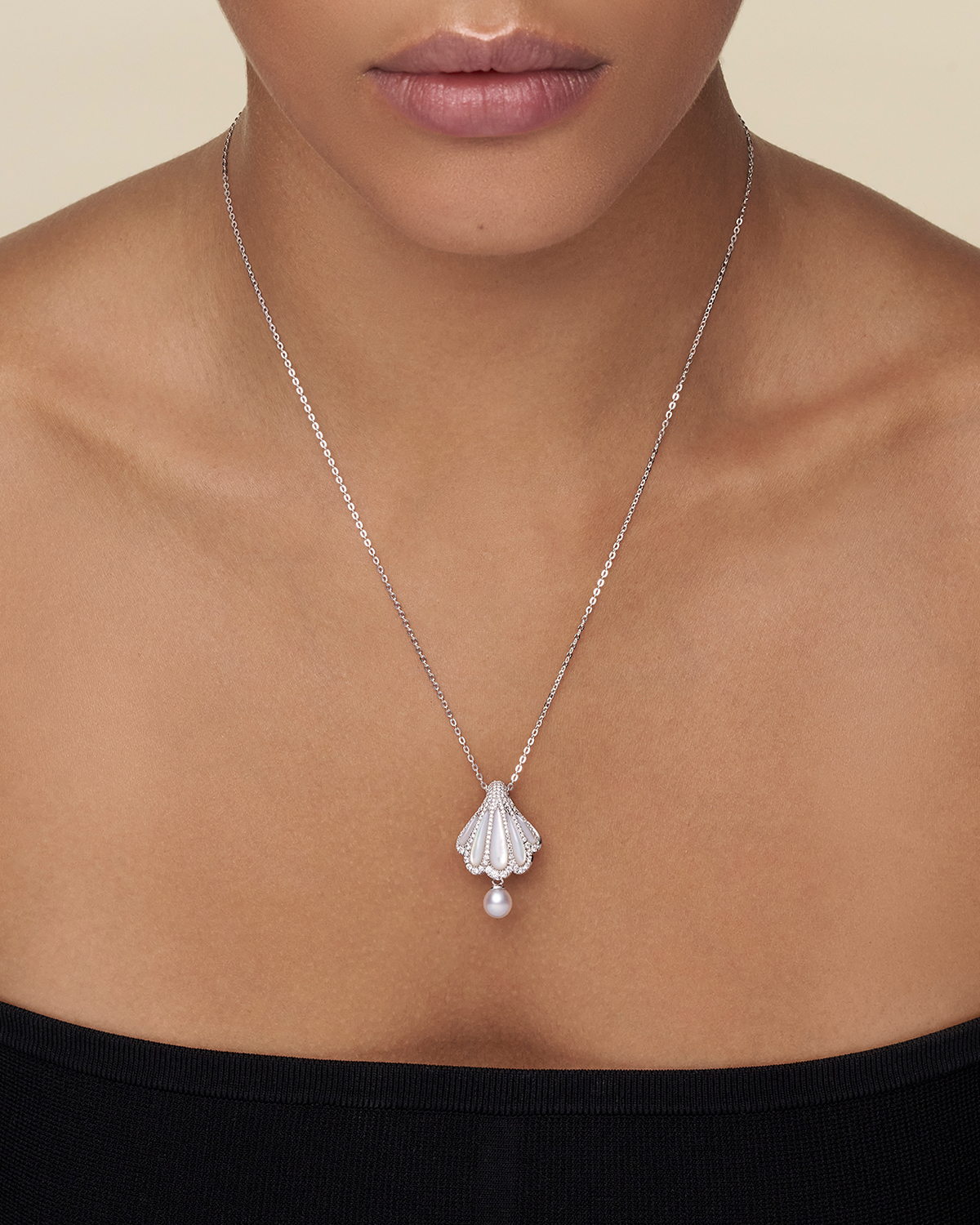 Clam Shell Diamond Pearl Pendant white gold on body X17P11WKQ06