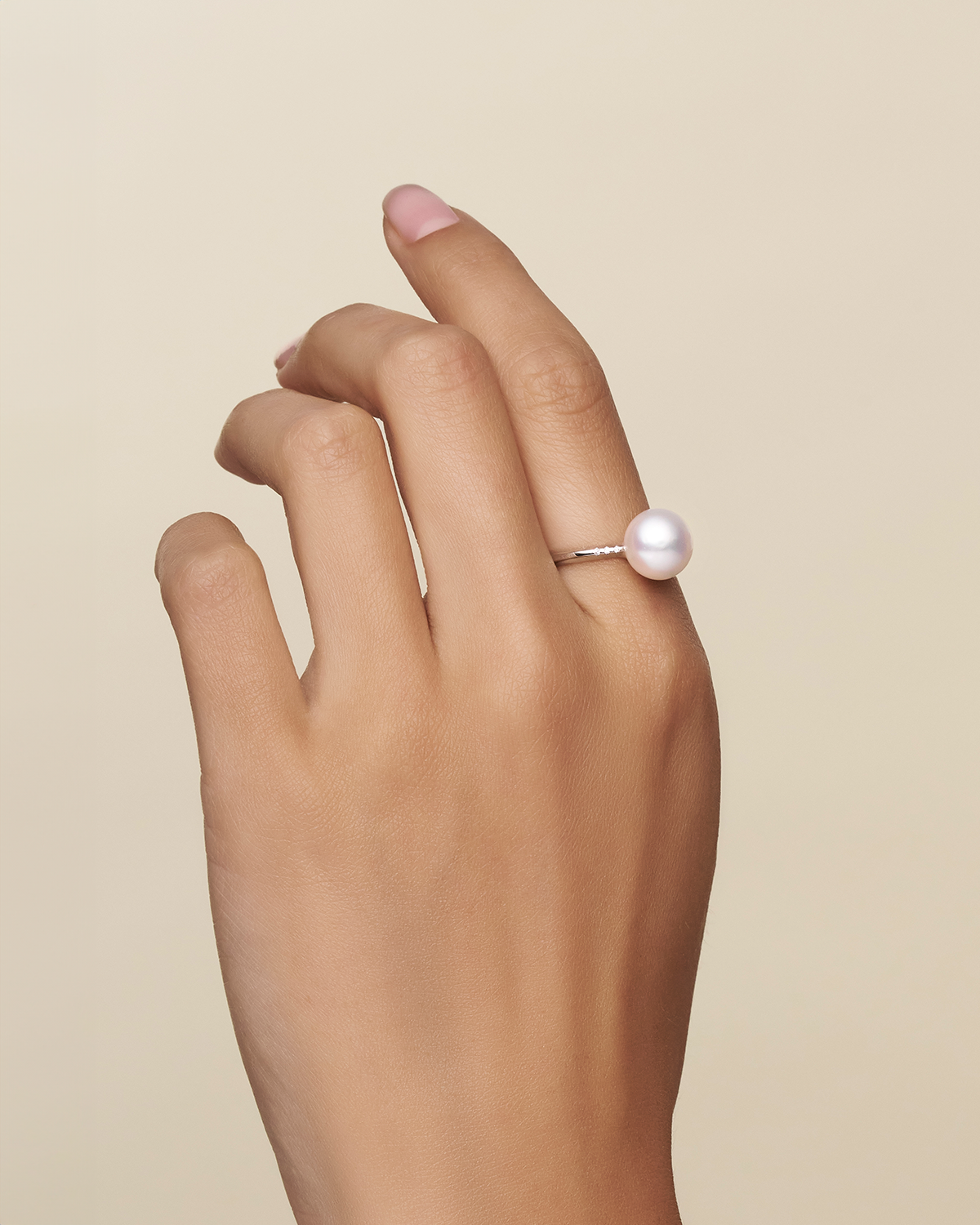 Classic Pearl Ring 9 Button Pearl Diamonds and white gold on body dc21r01wpb09