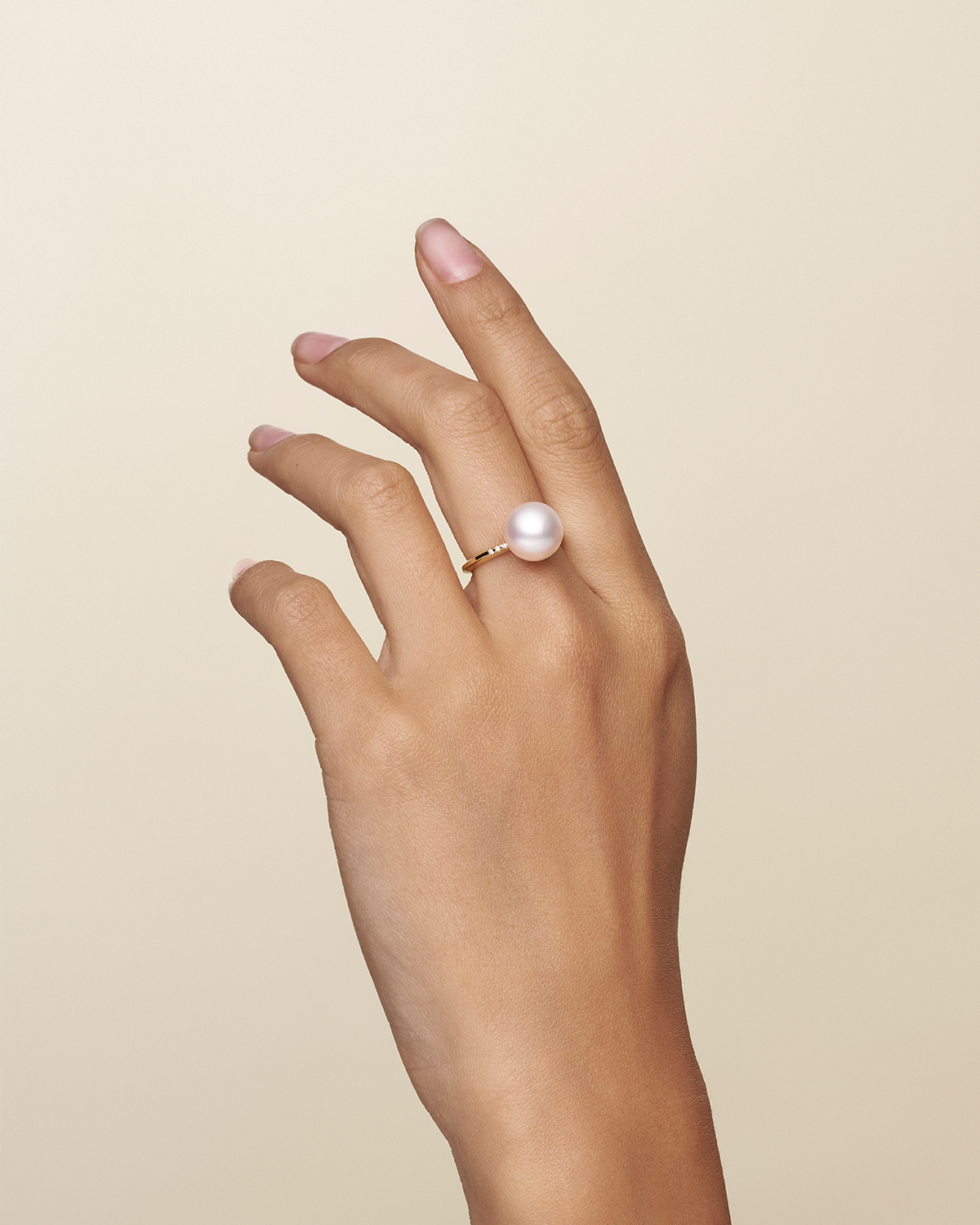 Classic Pearl Ring 9 Button Pearl Diamonds and yellow gold on body dc21r01ypb09