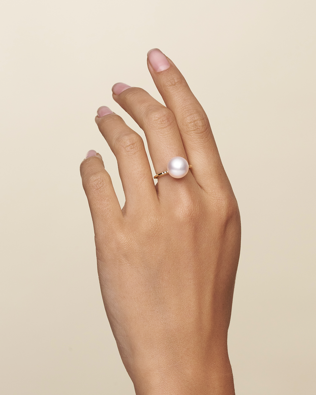 Classic Pearl Ring 9 Button Pearl Diamonds and yellow gold on body dc21r01ypb09