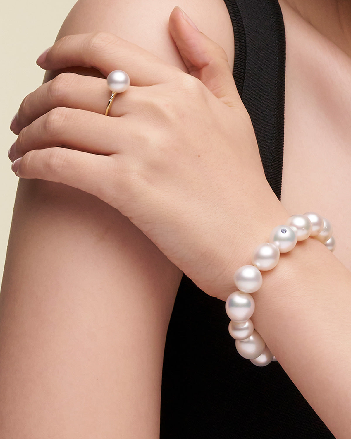 Delfini Blue Pearl Strand Bracelet On Body SBDEBL001