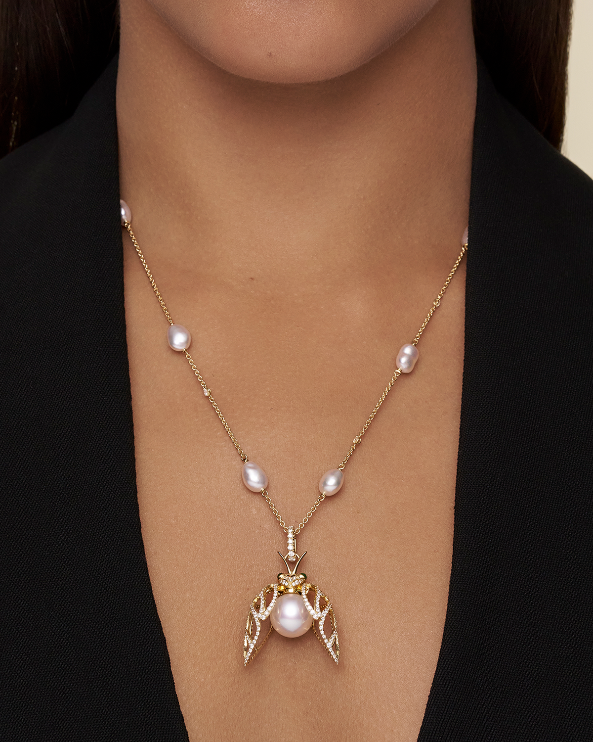 Diamond Cicada Pearl Pendant 13 Drop Pearl Diamonds and yellow gold on body y18p31ypd13