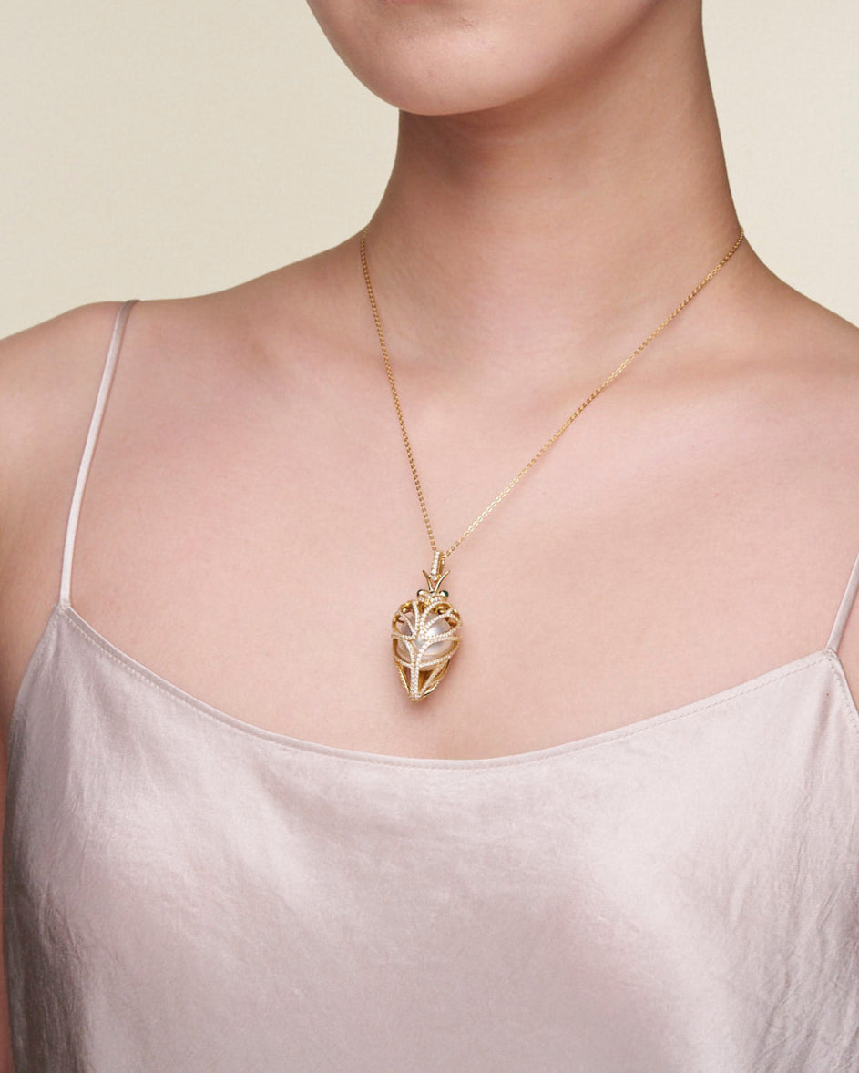 Diamond Cicada Pearl Pendant On Body Y18P32YPO16