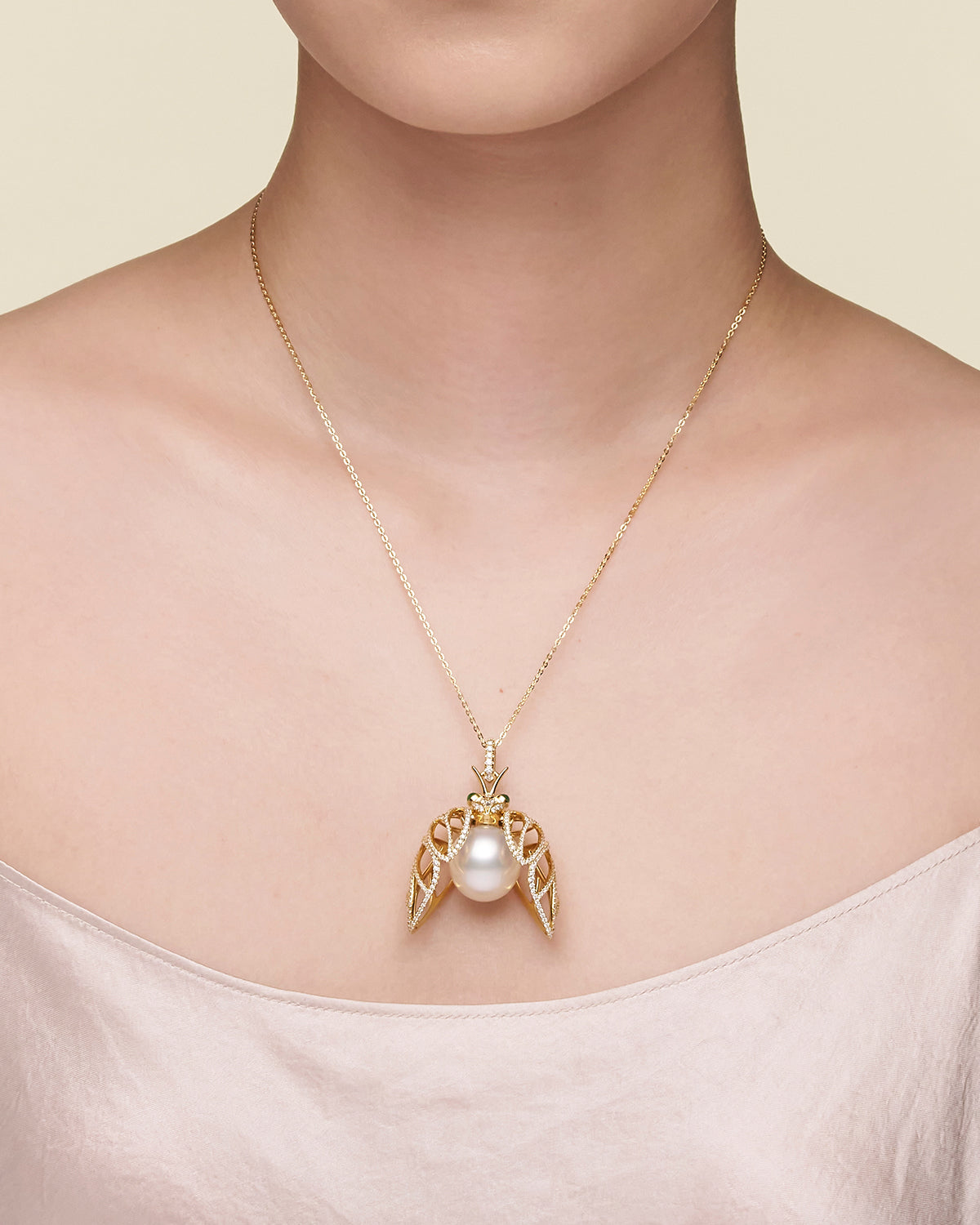 Diamond Cicada Pearl Pendant On Body Y18P32YPO16