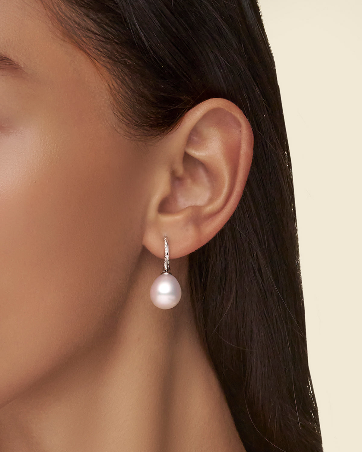 Diamond Keel Edge Pearl Earrings On Body C18E43WPO11