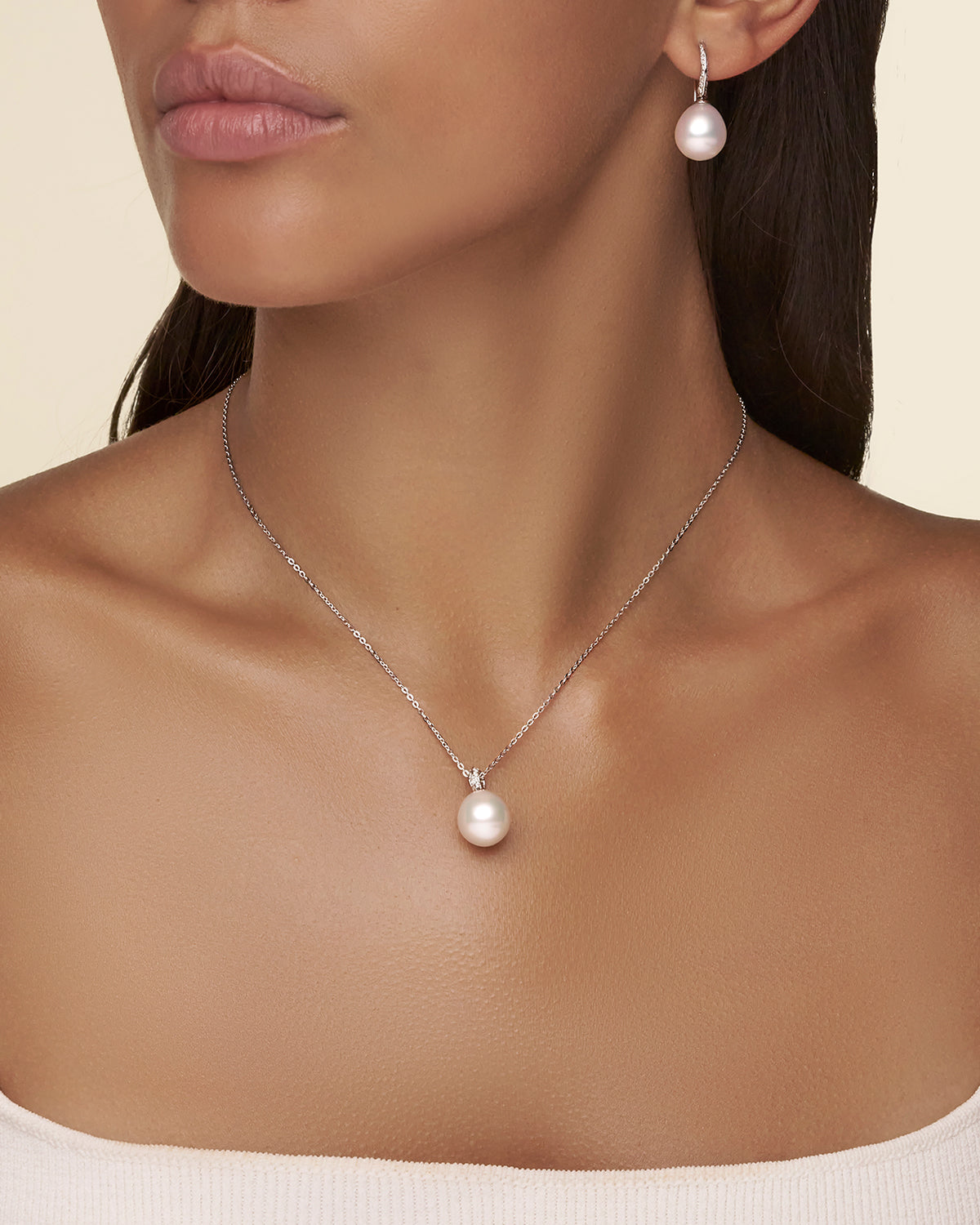Diamond Keel Edge Pearl Pendant On Body c19p43wpo12 Earrings C18E43WPO11